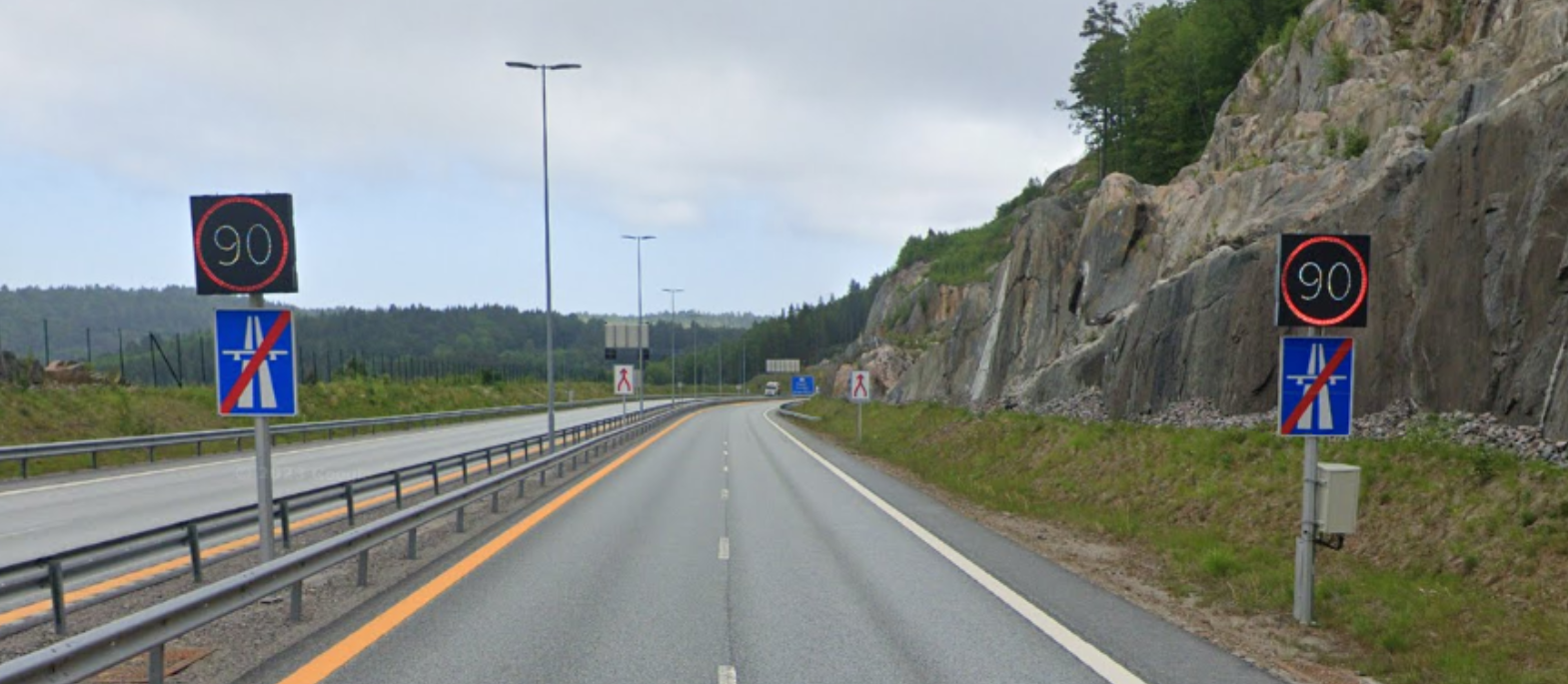Bilde av slutt på motorveg-skiltet