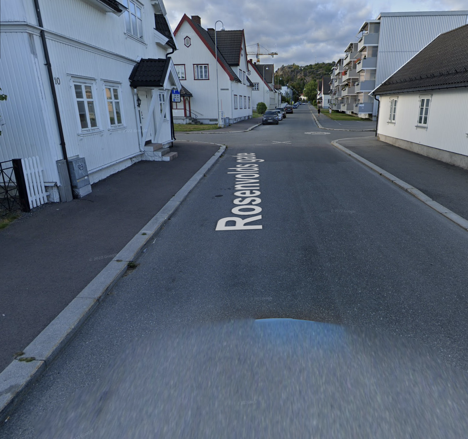 Bilde av Rosenvolds gate, viser hjørnet med parkeringsskiltet