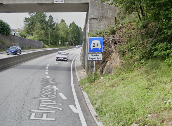 Shared/HOV lane sign