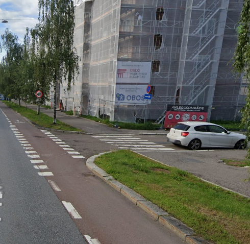 Et bilde av en sykkelkryssing med fotgjengerfelt, hvor man også ser et sykkelfelt