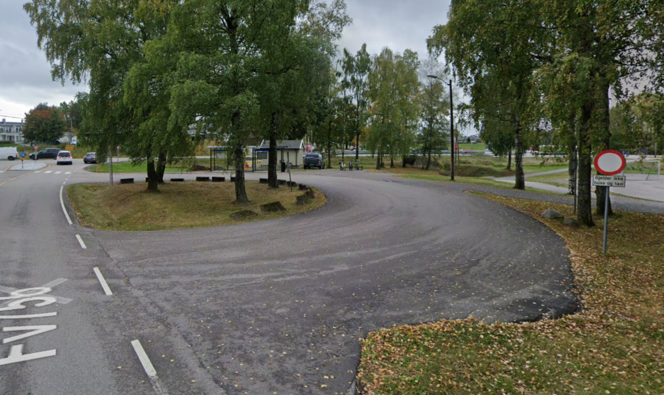 Bilde av et forbudt for alle kjøretøy unntatt buss og taxi pågrunn av bussholdeplass