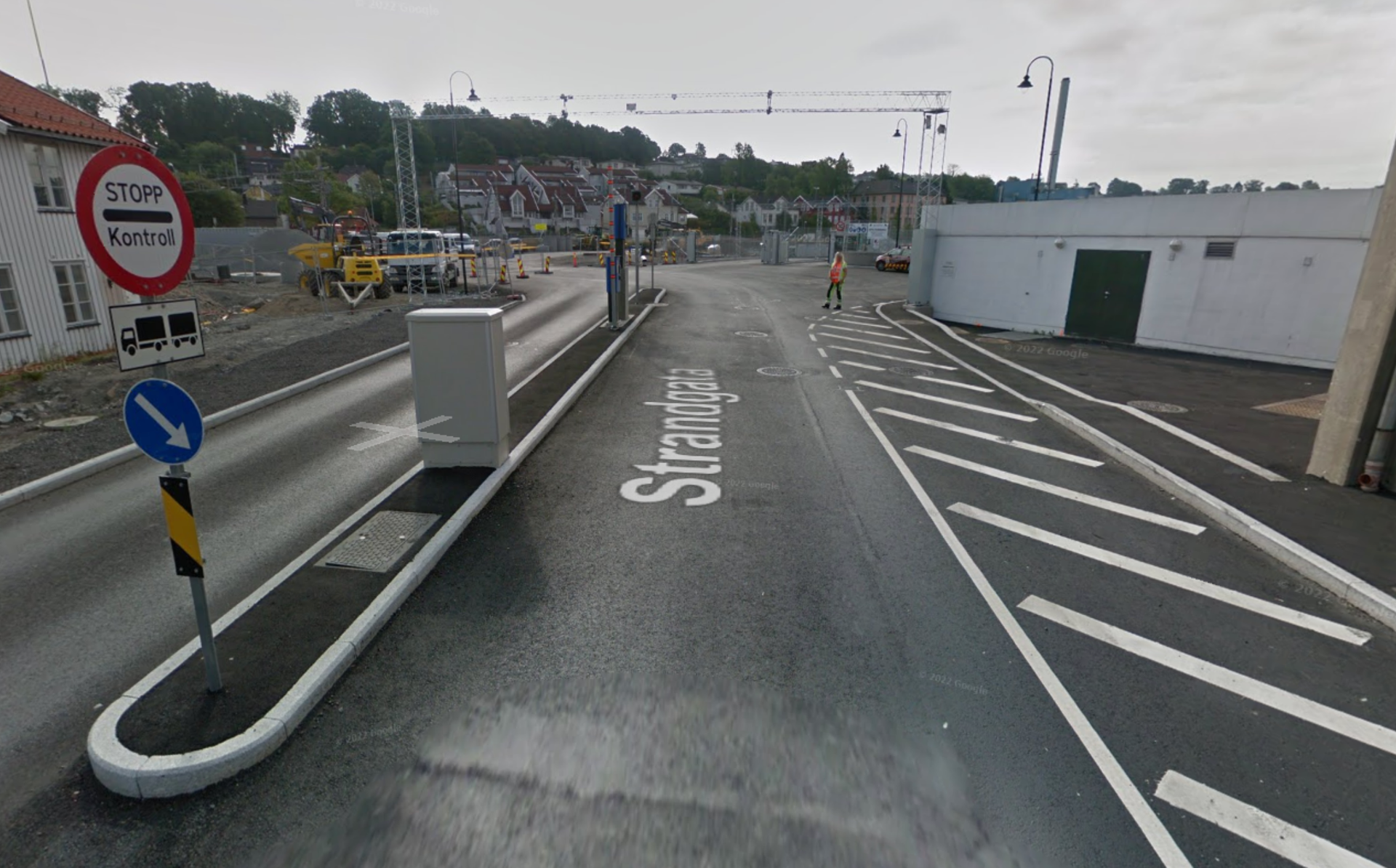 Picture of a stop for stated purpose sign where vehicle combinations must stop for inspection