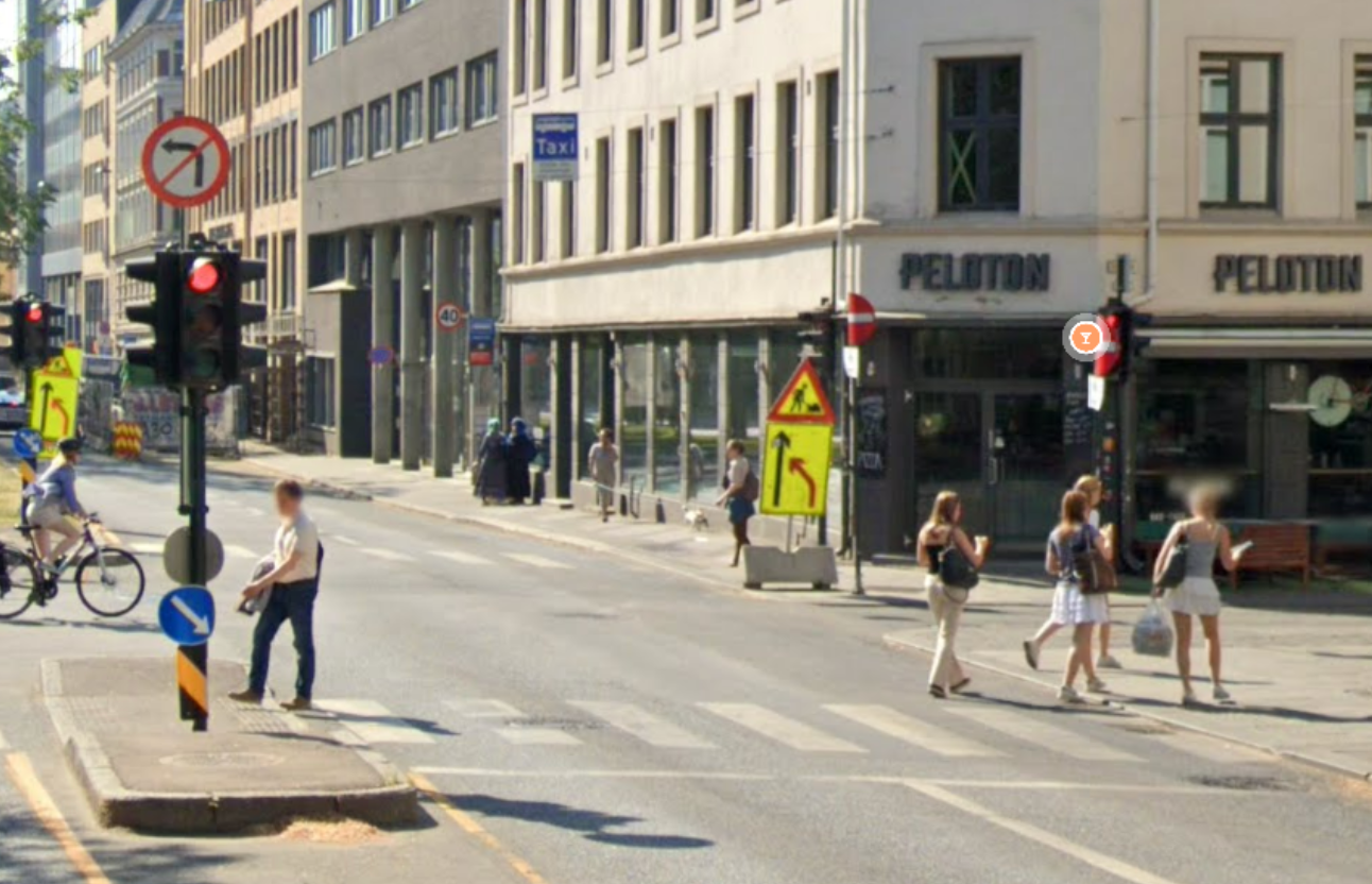 Bilde av et svingforbud til venstre skilt
