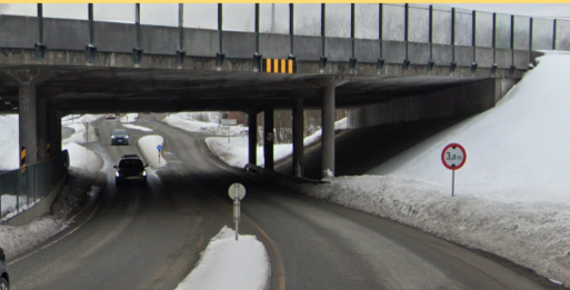 Height obstacle marker indicating obstacles across or above the road