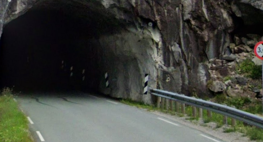 Tunnelmarkering på høyre side av tunnelen