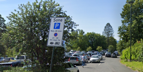 Parkeringsskilt for tilhenger innredet til campingbruk
